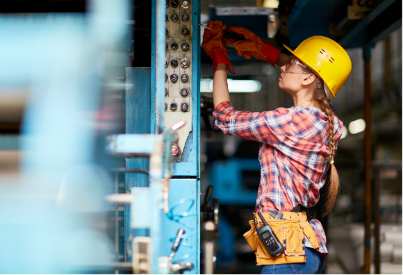 Why we need more female electrical apprentices ...
